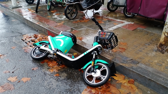 請(qǐng)把車子放好吧！